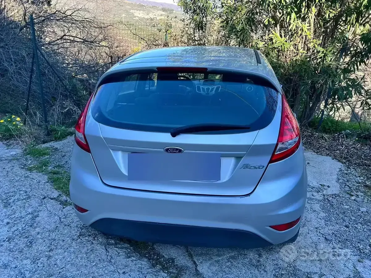 Usata Ford Fiesta 70 CV (51 kW) 2012 Berlina