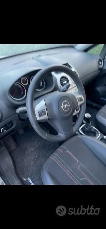 Usata Opel Corsa 85 CV (62 kW) 2012 Bianco Berlina