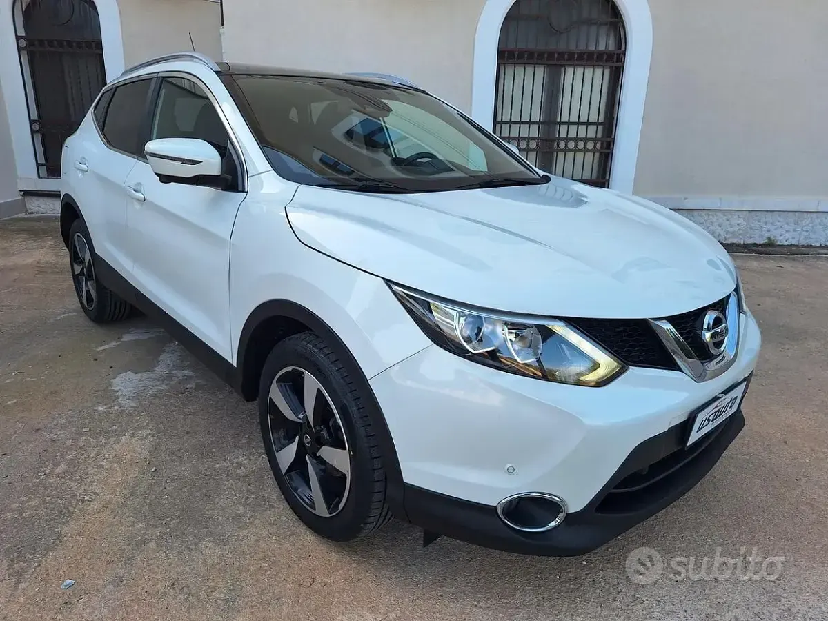 Usata Nissan Qashqai Tekna 110 CV (80 kW) 2017 Bianco SUV