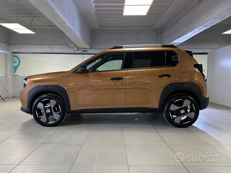 Usata Fiat Grande Panda La Prima 110 CV (80 kW) 2025 Marrone Utilitaria
