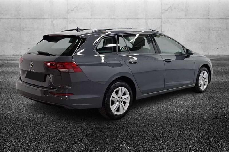 Usata VW Golf VIII Life 116 CV (85 kW) 2023 Grigio metallizzato Station wagon