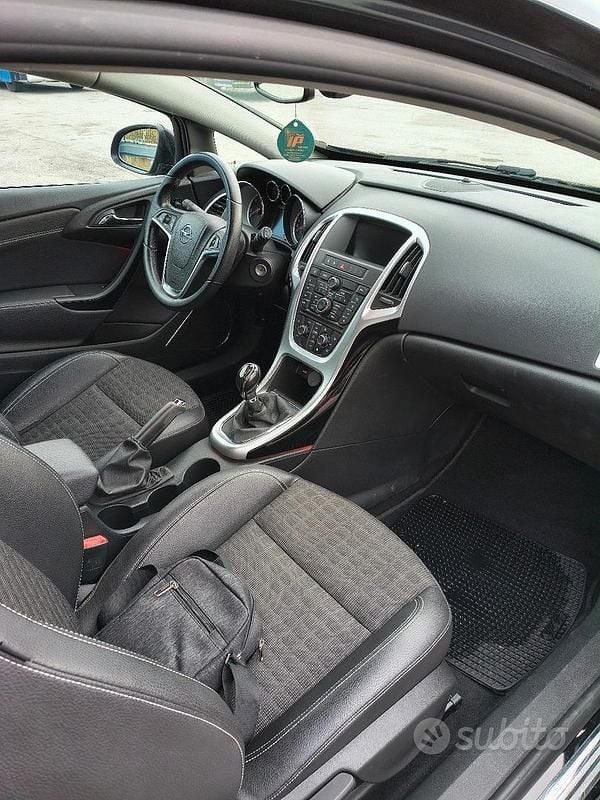 Usata Opel Astra GTC 136 CV (100 kW) 2016 Nero Coupé