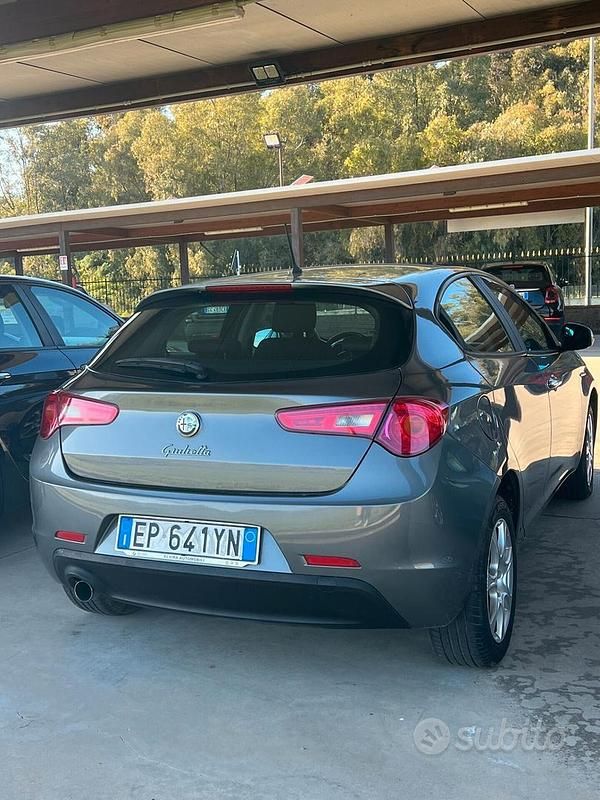 Usata Alfa Romeo Giulietta Business 105 CV (77 kW) 2013 Grigio Utilitaria