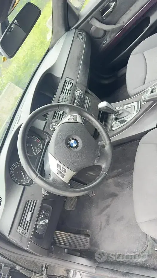 Begagnad BMW 320 184 HK (135 kW) 2012 Svart Kombi