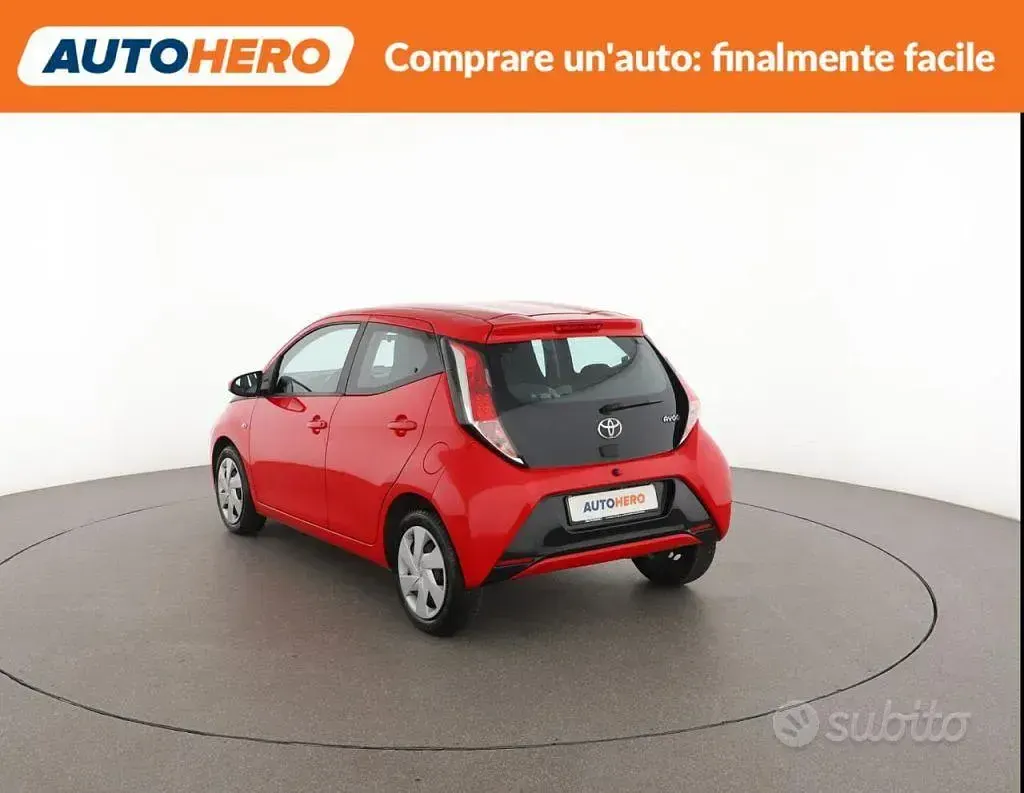 Usata Toyota Aygo 69 CV (50 kW) 2017 Rosso Utilitaria