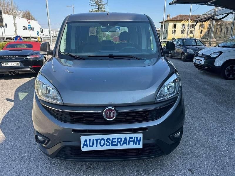 Usata Fiat Doblò Easy 105 CV (77 kW) 2015 Grigio Monovolume