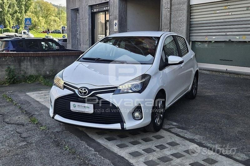 Usata Toyota Yaris Lounge 69 CV (50 kW) 2016 Bianco Utilitaria