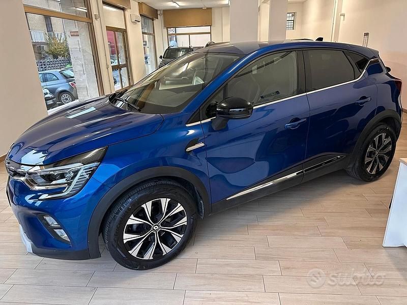 Usata Renault Captur Intens 101 CV (74 kW) 2023 Blu/azzurro SUV