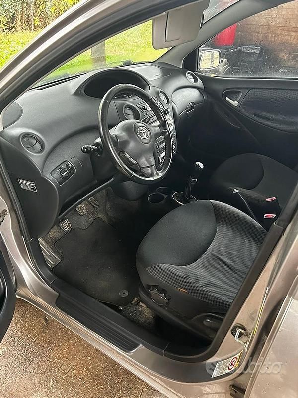 Usata Toyota Yaris 75 CV (55 kW) 2003 Berlina