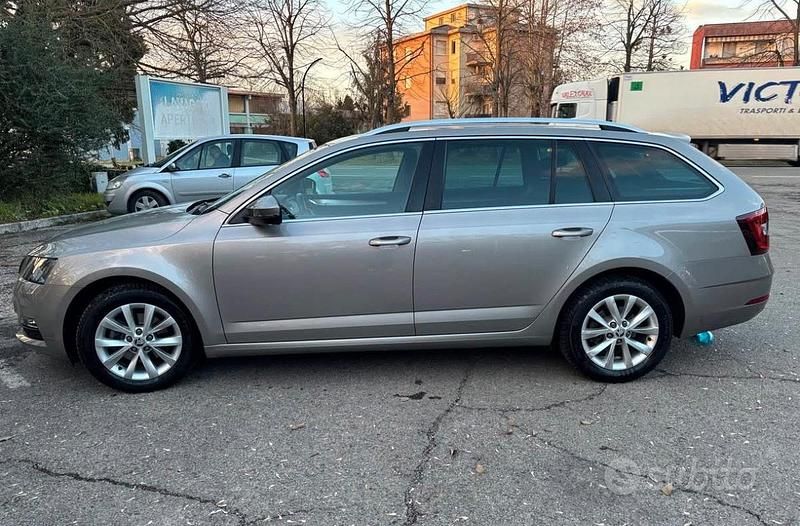 Usata Skoda Octavia G-TEC 110 CV (80 kW) 2018 Grigio Station wagon
