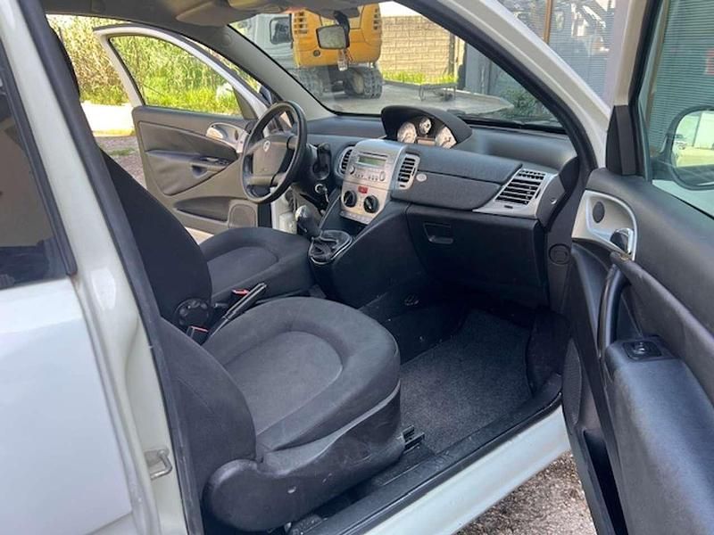 Usata Lancia Ypsilon 75 CV (55 kW) 2011 Bianco Utilitaria