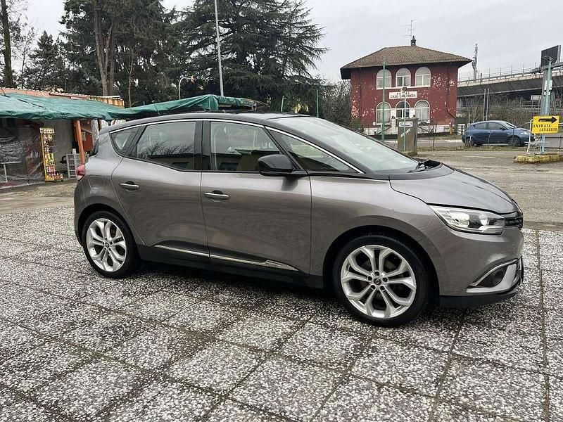 Usata Renault Scénic IV 140 CV (102 kW) 2019 Argento Monovolume