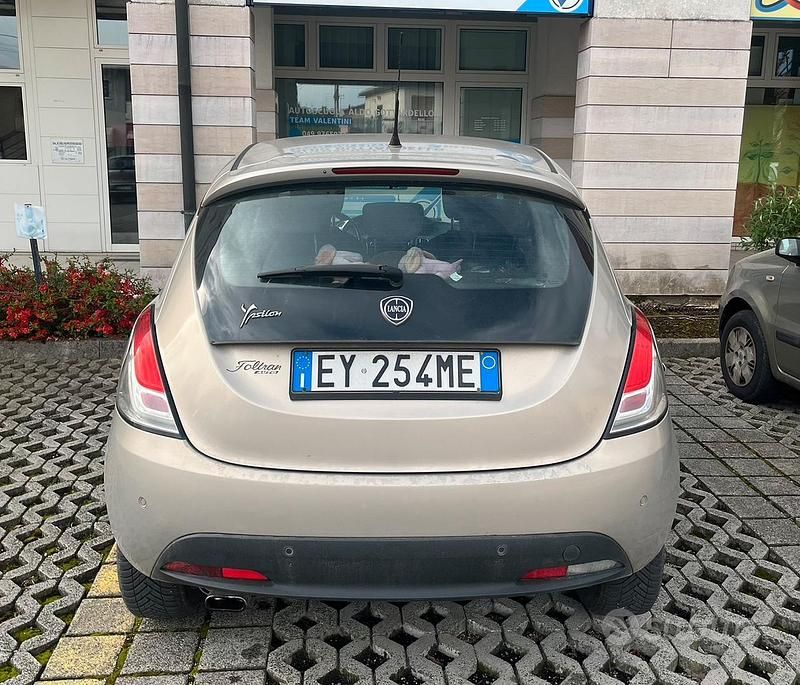 Usata Lancia Ypsilon 60 CV (44 kW) 2015 Utilitaria