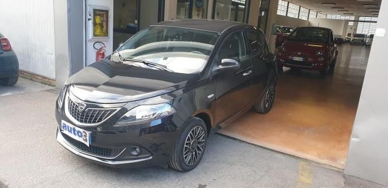 Usata Lancia Ypsilon S 69 CV (50 kW) 2024 Nero Utilitaria