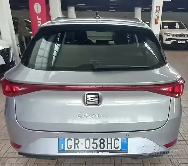 Usata Seat Leon Business 150 CV (110 kW) 2023 Grigio Station wagon