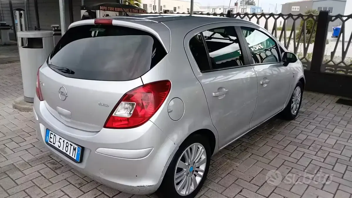 Usata Opel Corsa 80 CV (58 kW) 2010 Utilitaria
