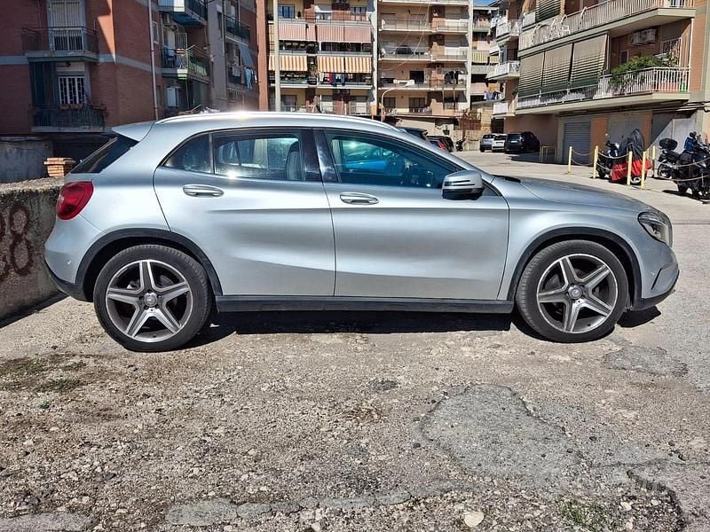 Grigio Usata 2015 Mercedes GLA200 SUV | 13.600 € (Super prezzo) - Immagine 1/4