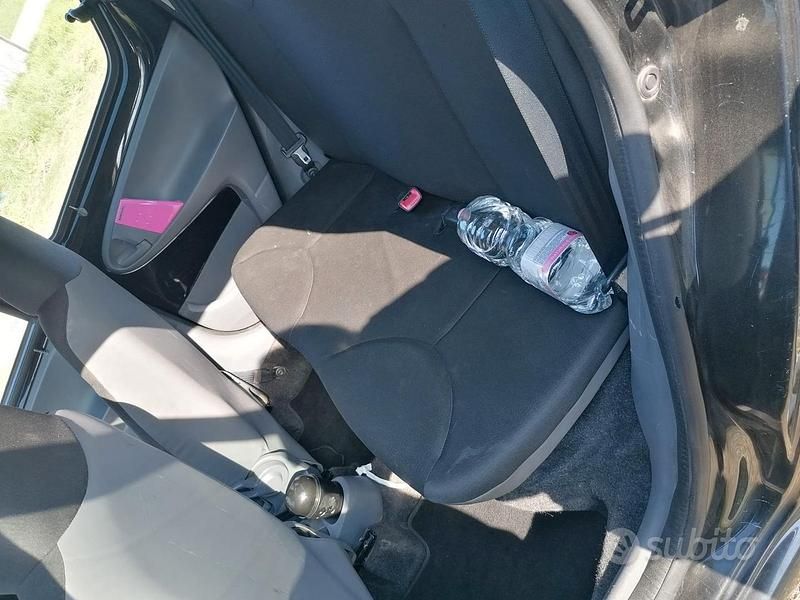 Usata Toyota Aygo 68 CV (50 kW) 2005 Nero Utilitaria