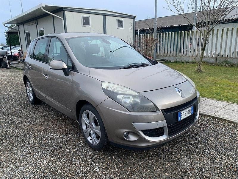 Usata Renault Scénic III Dynamique 131 CV (96 kW) 2010 Grigio Monovolume