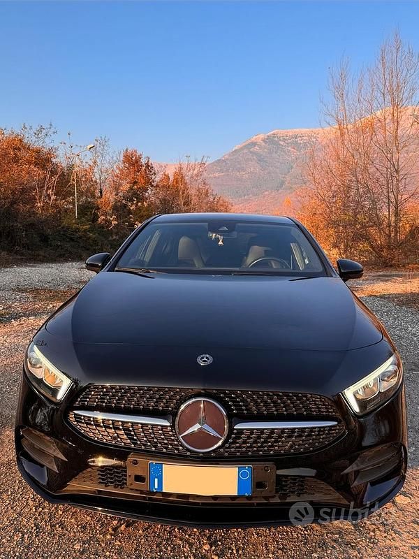 Nero Usata 2020 Mercedes A180 AMG Due volumi | 26.000 € - Immagine 1/4