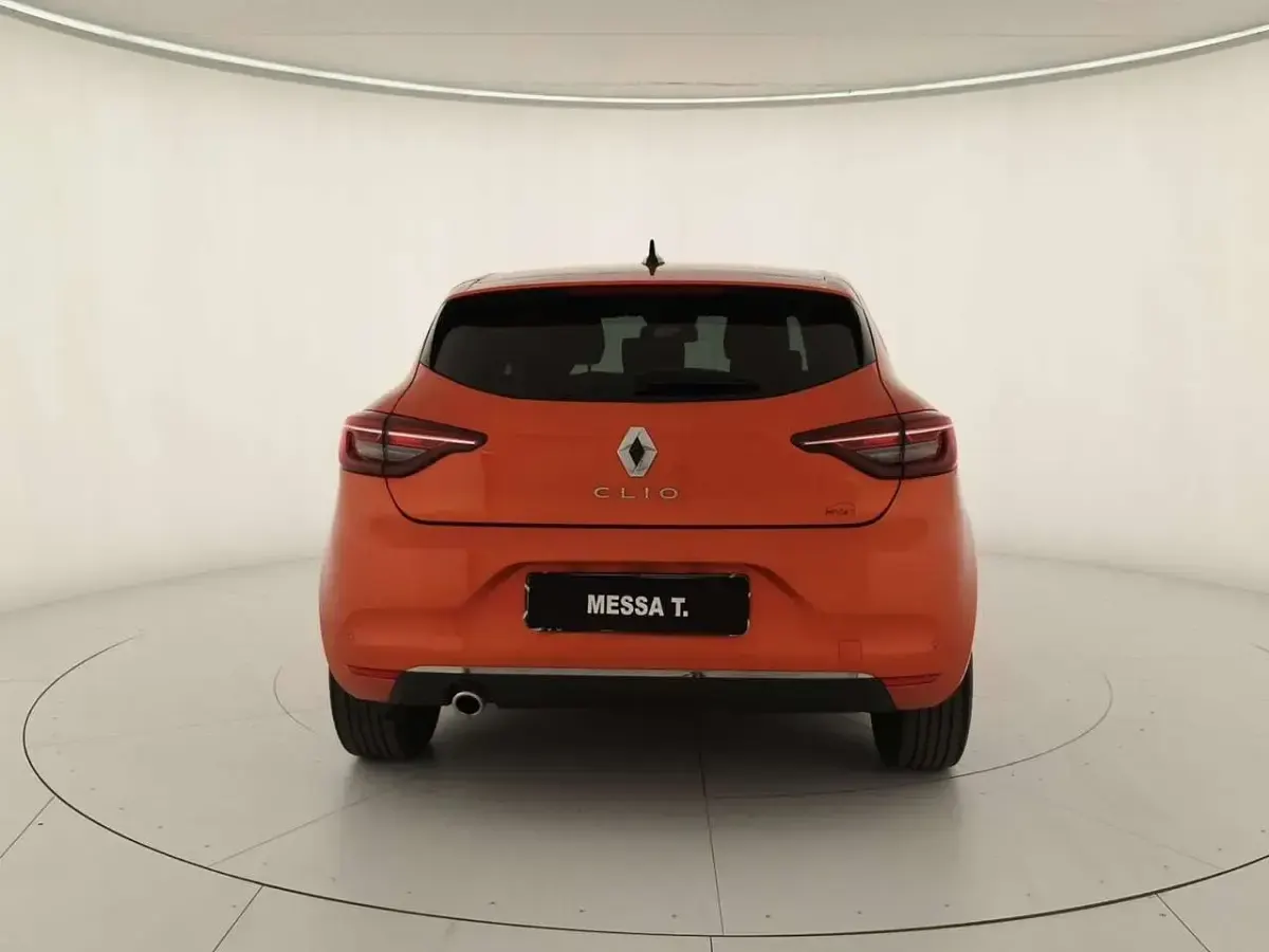 Usata Renault Clio V Intens 101 CV (74 kW) 2022 Arancione Berlina