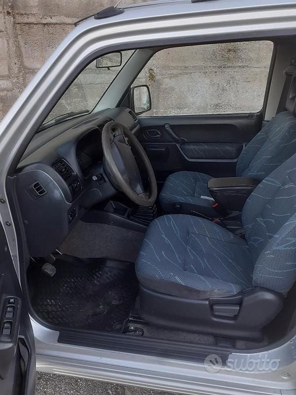 Usata Suzuki Jimny 80 CV (58 kW) 2002 Grigio SUV