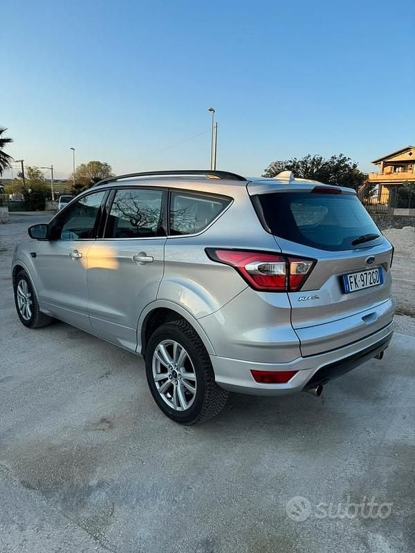 Usata Ford Kuga 120 CV (88 kW) 2017 SUV