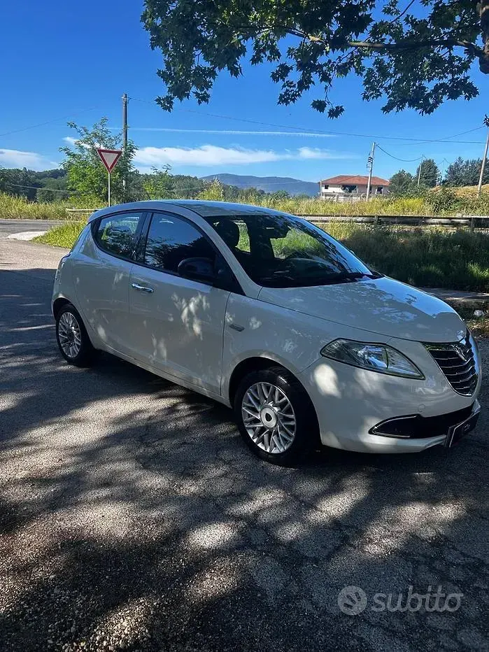 Usata Lancia Ypsilon Silver 69 CV (50 kW) 2014 Bianco Utilitaria