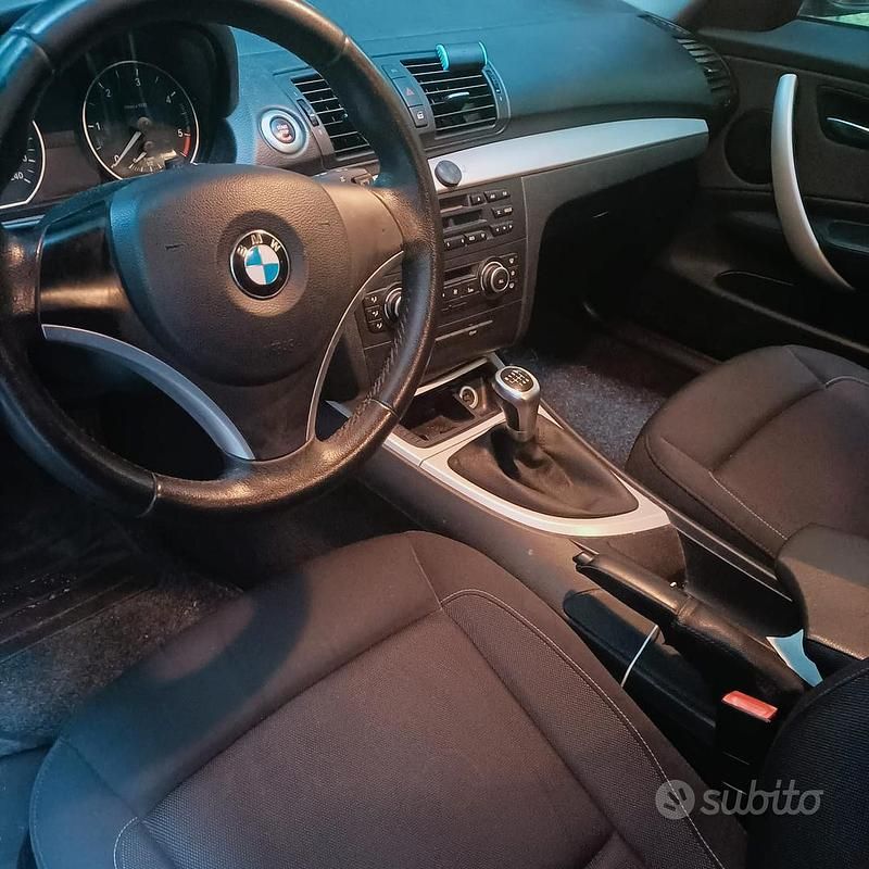 Usata BMW 116 116 CV (85 kW) 2010 Nero Utilitaria