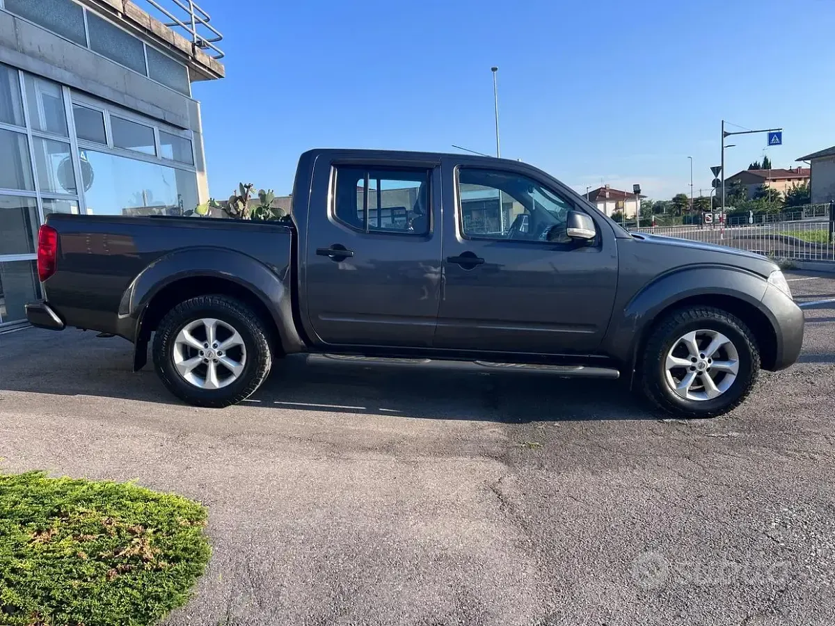 Usata Nissan Navara 190 CV (139 kW) 2015 Grigio Pick-up
