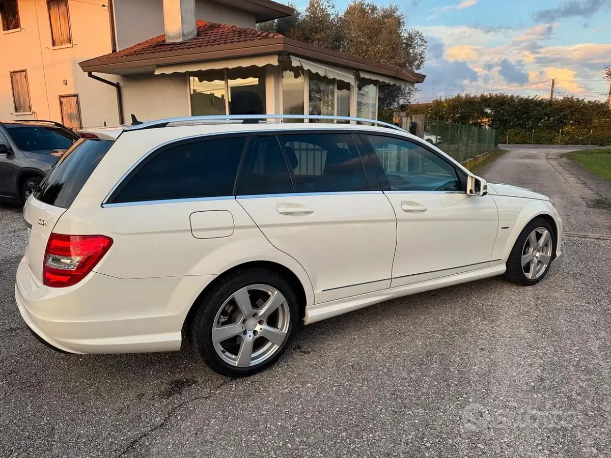 Usata Mercedes C220 AMG 170 CV (125 kW) 2012 Bianco Station wagon