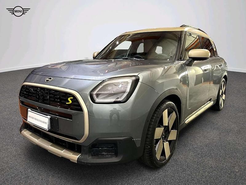 Nuova Mini Countryman Favoured 225 kW (306 CV) 2025 Verde SUV