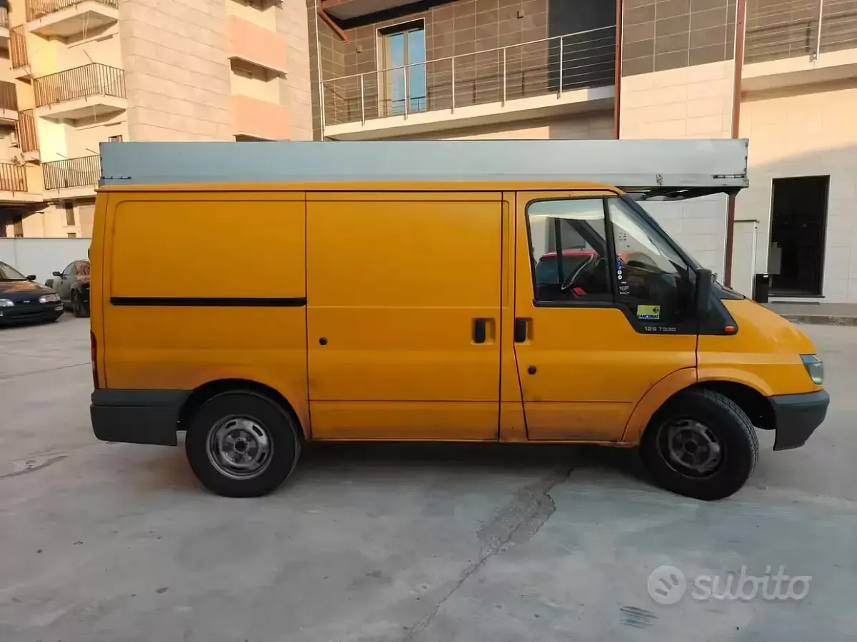 Usata Ford Transit 91 kW (125 CV) 2003 Giallo Berlina