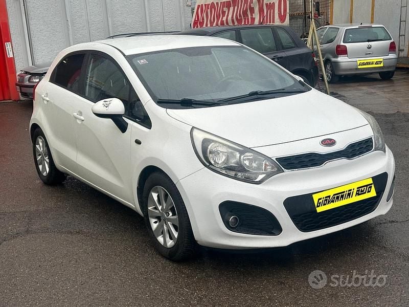 Usata Kia Rio Active 75 CV (55 kW) 2013 Bianco Berlina