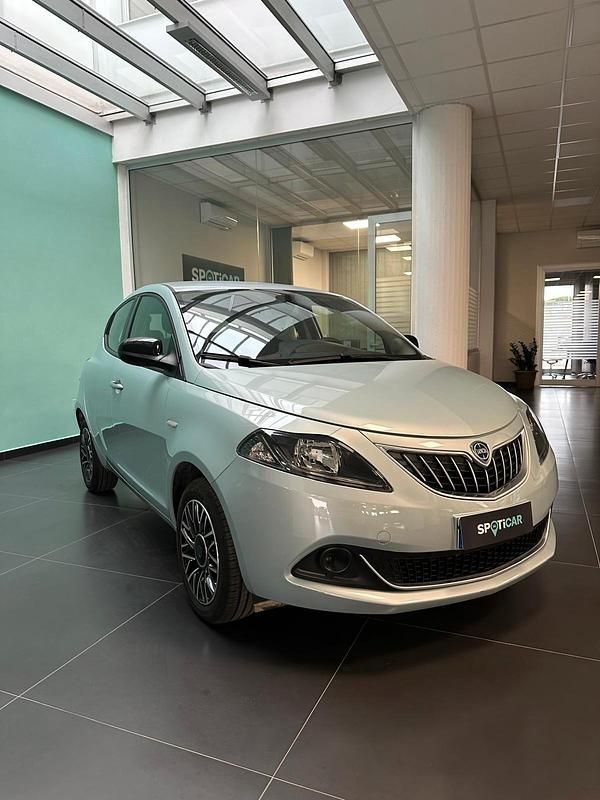 Usata Lancia Ypsilon S 69 CV (50 kW) 2024 Verde Utilitaria