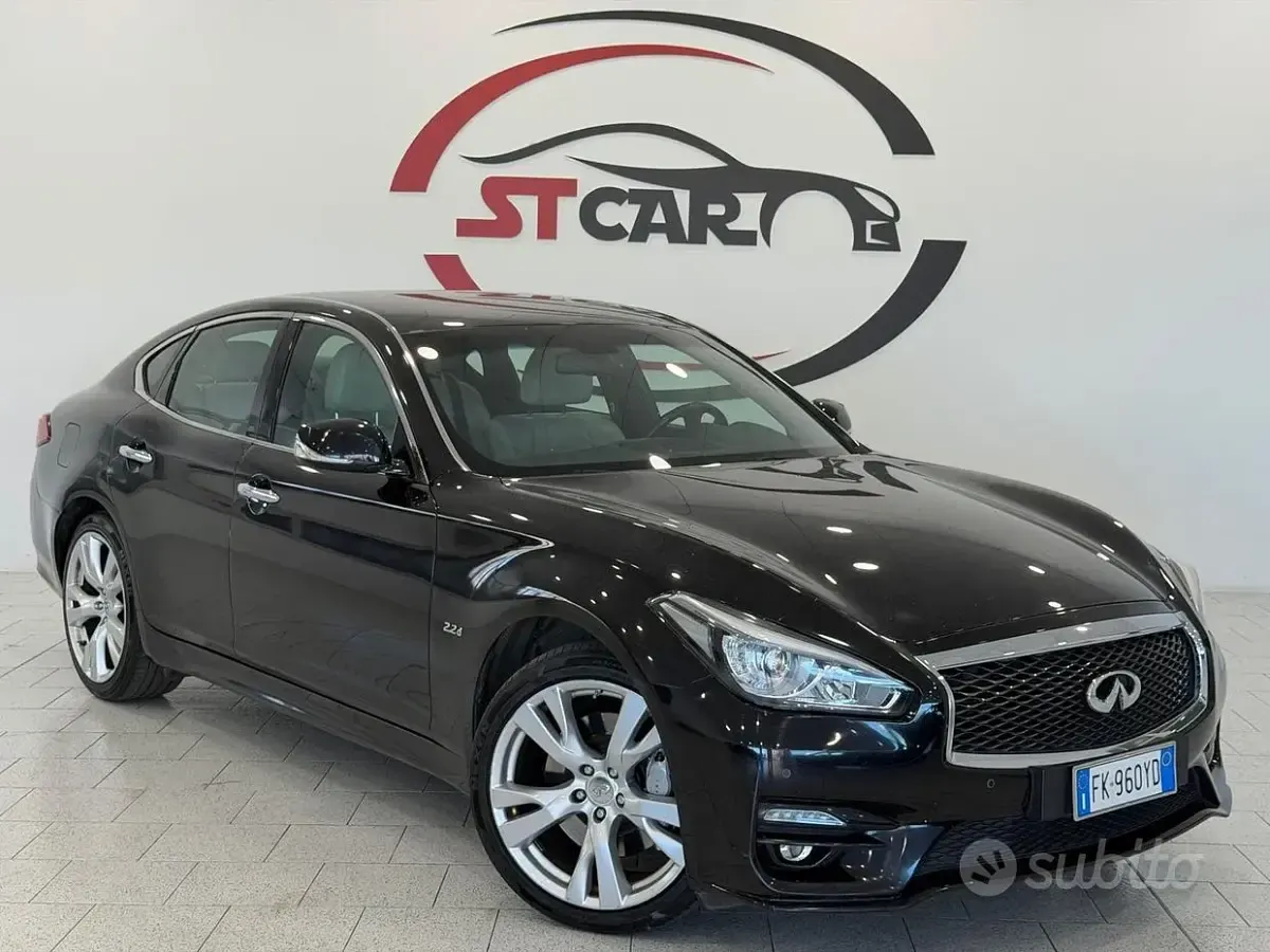 Usata Infiniti Q70 Premium Executive 170 CV (125 kW) 2015 Nero Berlina