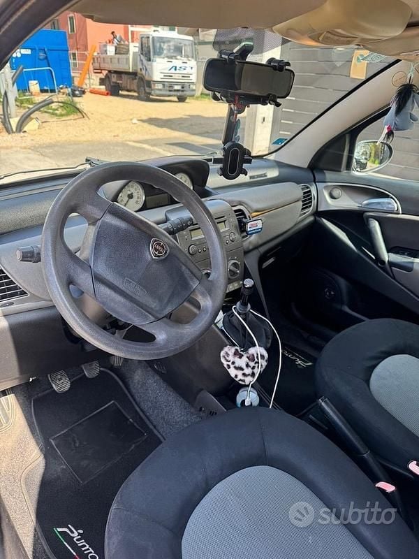 Usata Lancia Ypsilon 70 CV (51 kW) 2004 Nero Utilitaria