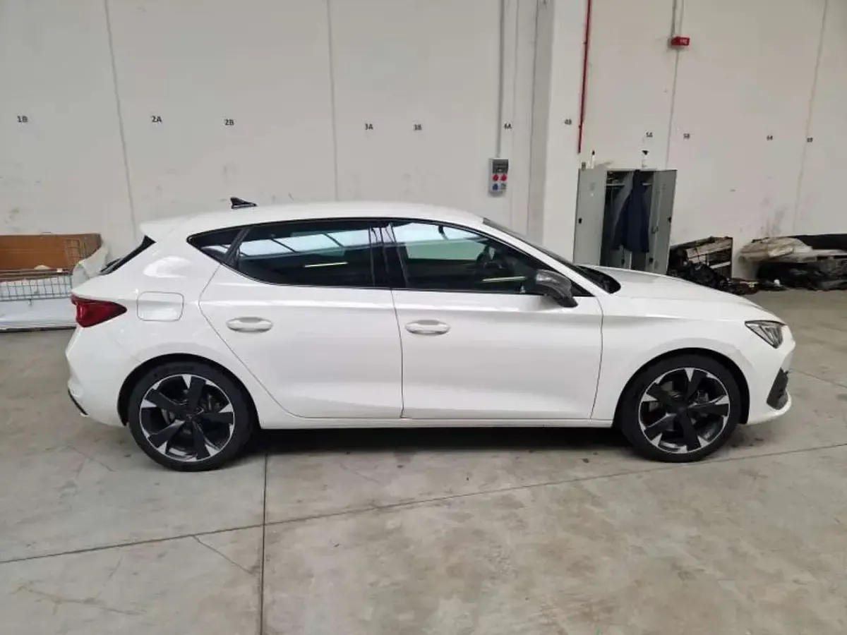 Usata Cupra Leon 150 CV (110 kW) 2023 Bianco Berlina