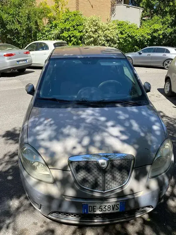 Usata Lancia Ypsilon 60 CV (44 kW) 2007 Argento Utilitaria