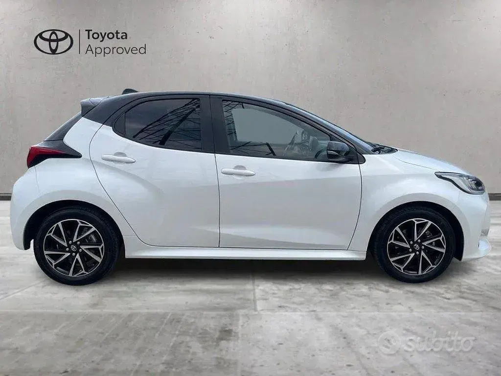 Usata Toyota Yaris Hybrid Style 92 CV (67 kW) 2021 Bianco Berlina