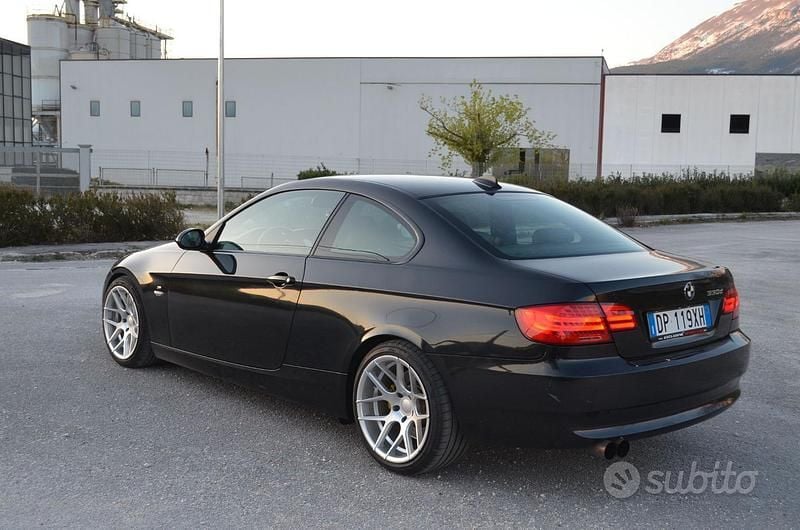 Usata BMW 330 Sport Line 231 CV (169 kW) 2007 Nero Coupé