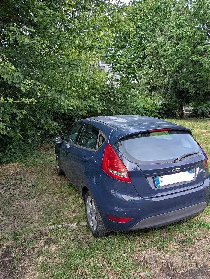 Usata Ford Fiesta Business Edition 60 CV (44 kW) 2012 Bluazzurro Berlina