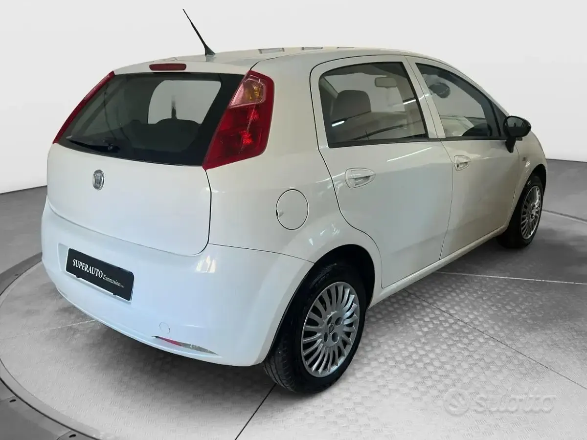 Usata Fiat Grande Punto Dynamic 75 CV (55 kW) 2009 Nero Utilitaria