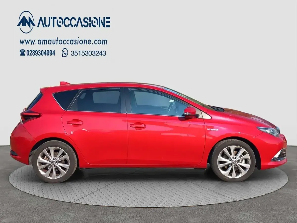 Usata Toyota Auris Hybrid Lounge 99 CV (72 kW) 2016 Bordeaux Berlina