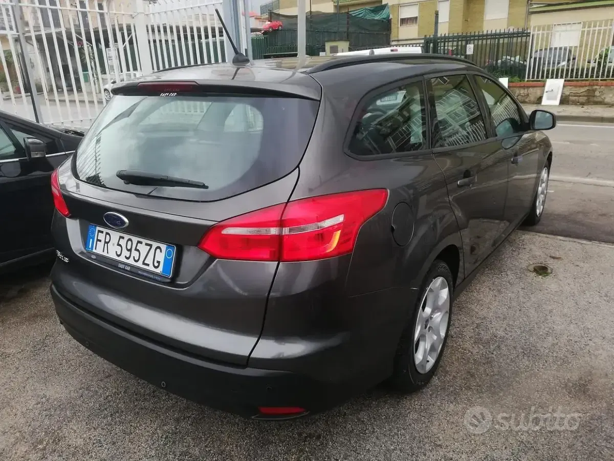 Usata Ford Focus 95 CV (69 kW) 2018 Grigio Station wagon