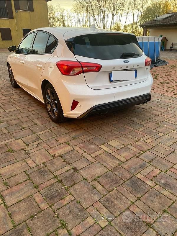 Usata Ford Focus 125 CV (91 kW) 2019 Bianco Berlina
