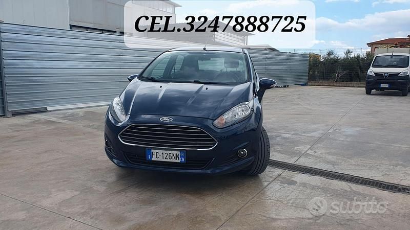Usata Ford Fiesta 92 CV (67 kW) 2016 Blu Utilitaria