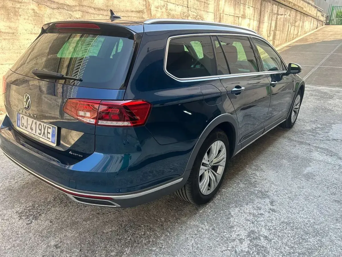 Usata VW Passat Alltrack 200 CV (147 kW) 2022 Blu/azzurro Station wagon