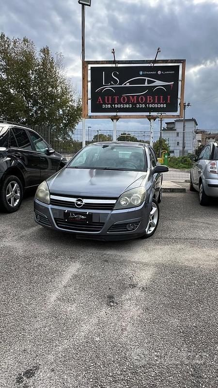 Grigio Usata 2004 Opel Astra Cosmo Tre volumi | 1500 € (Ottimo prezzo) - Immagine 1/4
