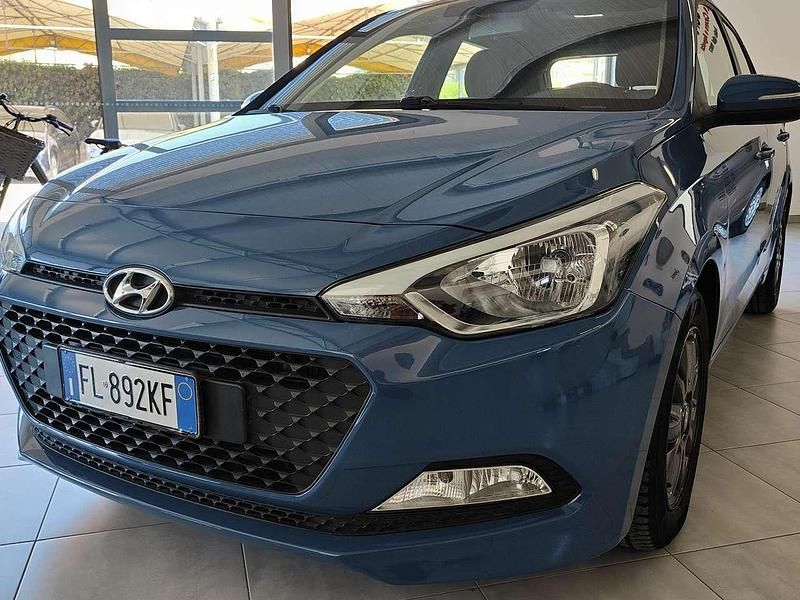 Usata Hyundai i20 Classic 75 CV (55 kW) 2018 Blu/azzurro Utilitaria